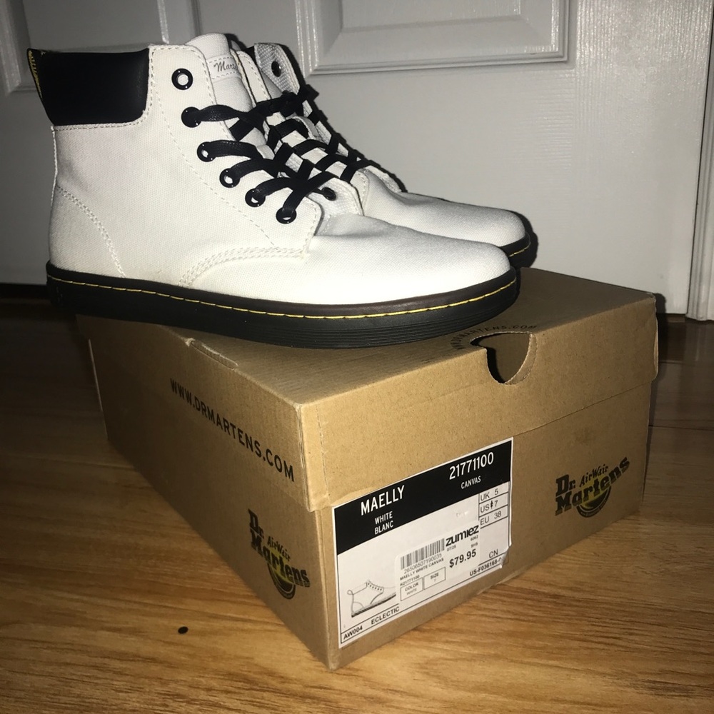 Sz 7 Dr. Martens Canvas Boots